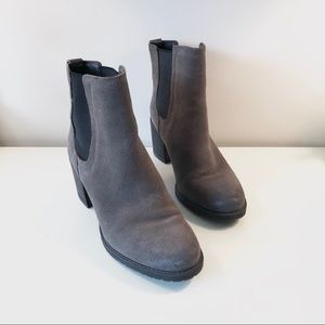 Sam Edelman Hanley Chelsea Boot in Grey Suede